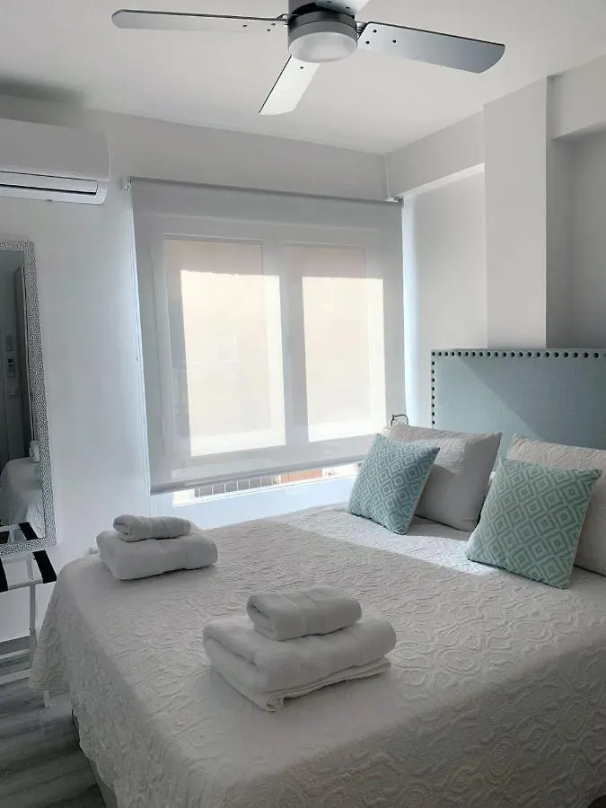 Almansa Shoping & Balcony 3 Bedrooms City Center Malaga Apartment